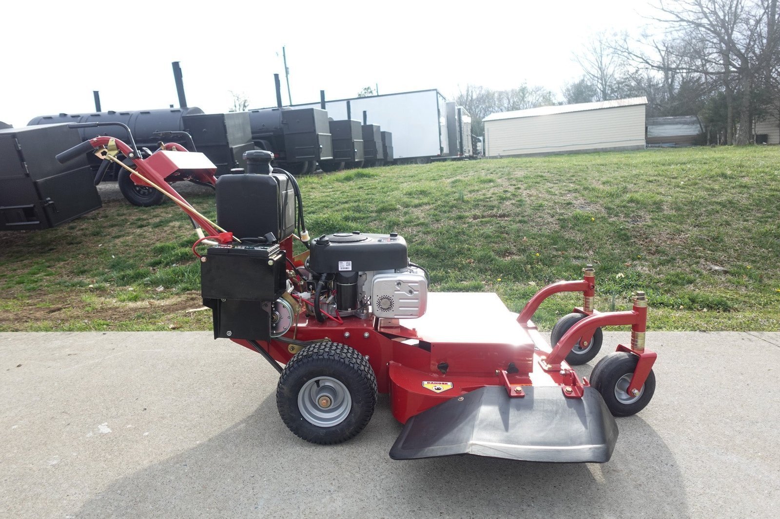 Bradley 36BDE-BS17 36″ Belt Drive E-Clutch Walk Behind Mower 17.5HP Briggs - Image 5